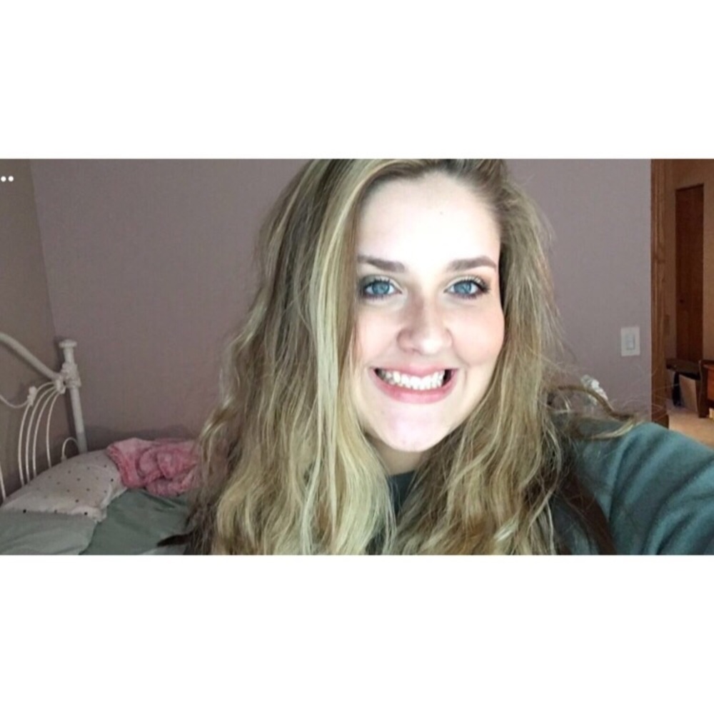 Meet your Posher, Alyssa